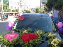 本店内项目有：花礼定制、新娘捧花