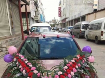 本店内项目有：花礼定制、新娘捧花